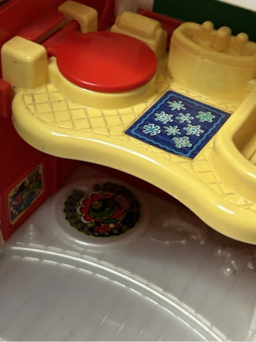 READ Important Fisher-Price little people vintage Santa Claus Christmas cottage - Picture 11 of 14